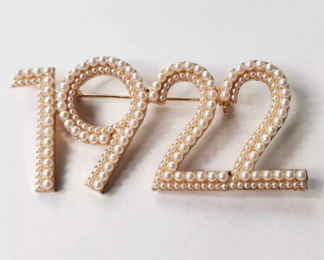 SGR, “1922” Double Row Pearl Brooch with Keepsake Pouch