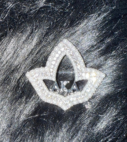 AKA Ivy Leaf Pin with Keepsake Pouch